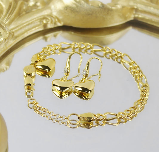 Evergold Figaro Heart Bracelet with polished gold heart charm, styled with matching heart earrings. Elegant 18kt waterproof jewelry by GinaKimKR.