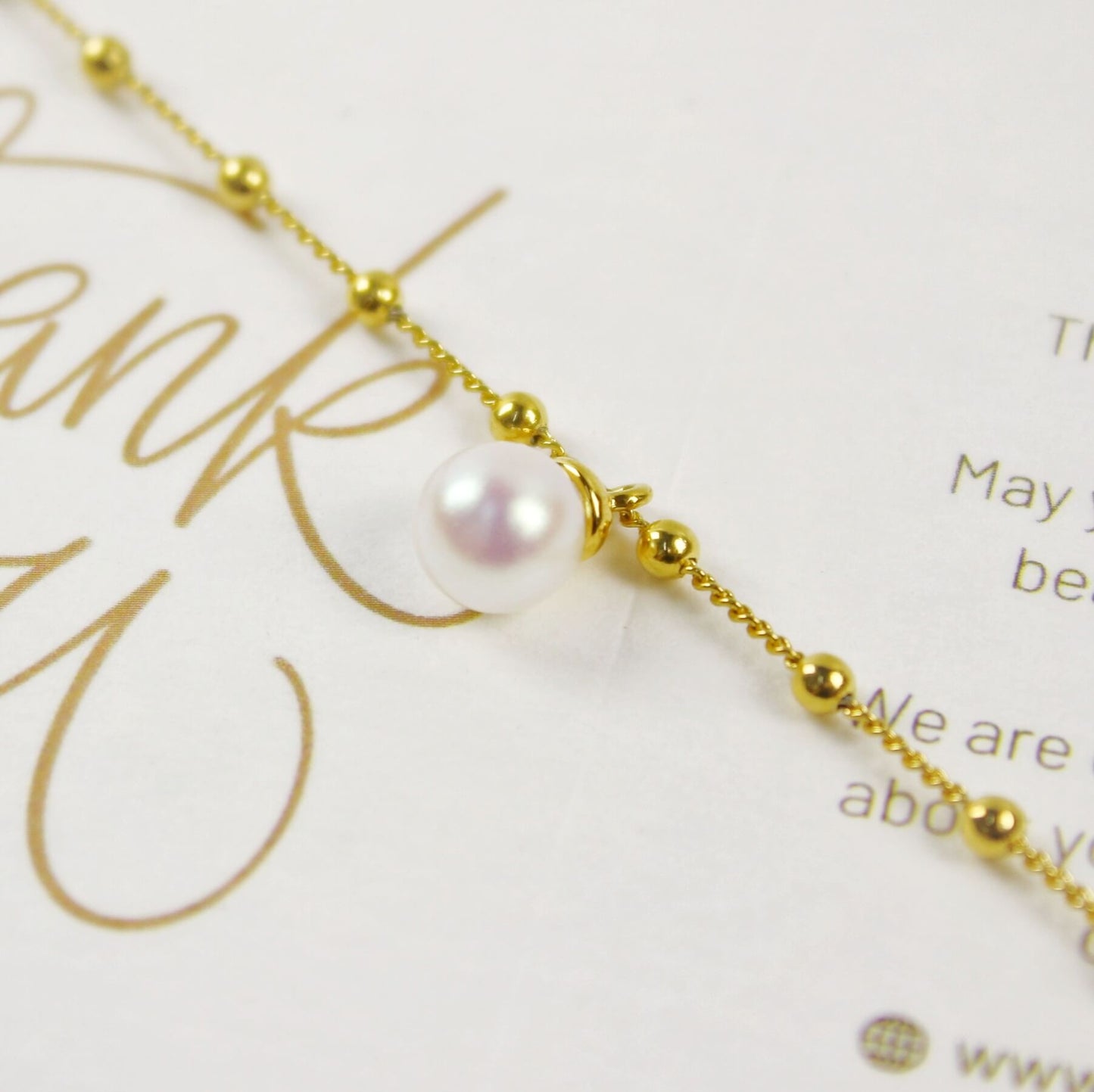 Detail of Evergold Pearl Dotted Bracelet by GinaKimKR with luminous 7mm pearl and delicate dotted chain.