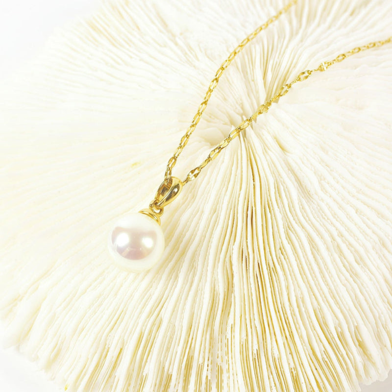 Flatlay of Evergold Twinkle Chain Pearl Necklace by GinaKimKR, 18kt waterproof gold plating with pearl