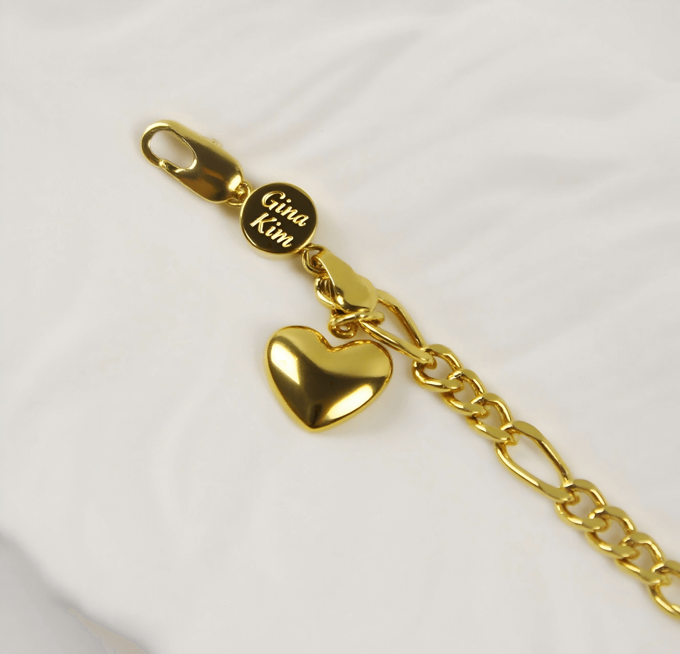 Close-up of Evergold Figaro Heart Bracelet | GinaKimKR with sculpted heart charm and lobster claw clasp.