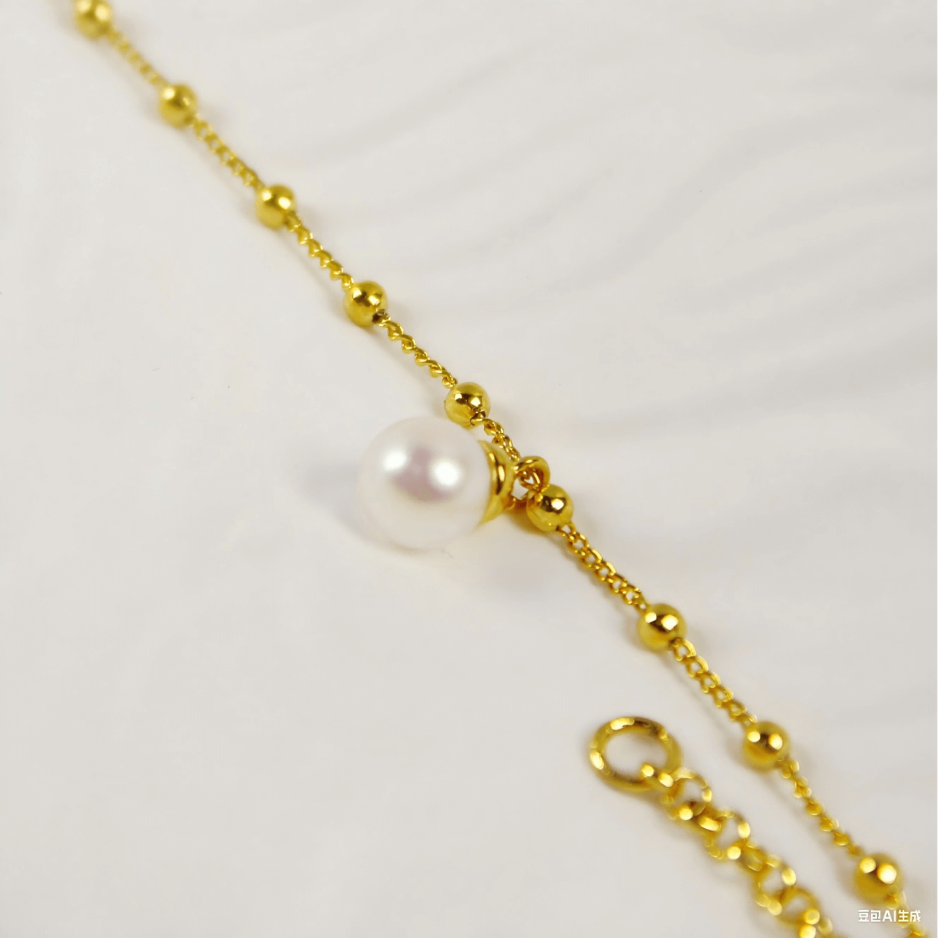 Close-up of GinaKimKR Evergold Pearl Dotted Bracelet featuring 7mm freshwater pearl accent and anti-tarnish gold chain.