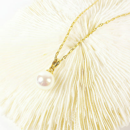 Flatlay of Evergold Twinkle Chain Pearl Necklace by GinaKimKR, 18kt waterproof gold plating with pearl